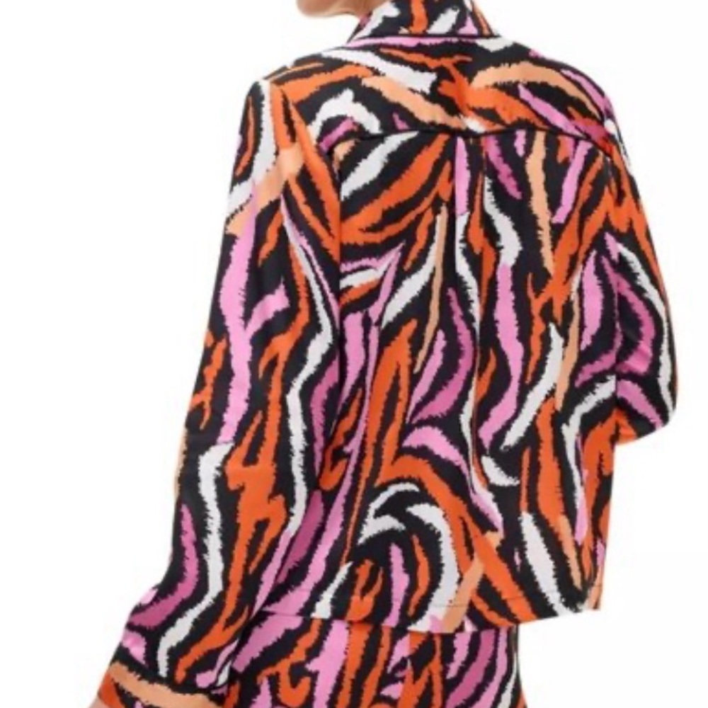 Diane Von Furstenberg- NWOT Satin Feel Zebra Print Blouse | Size Large - Picture 4 of 17